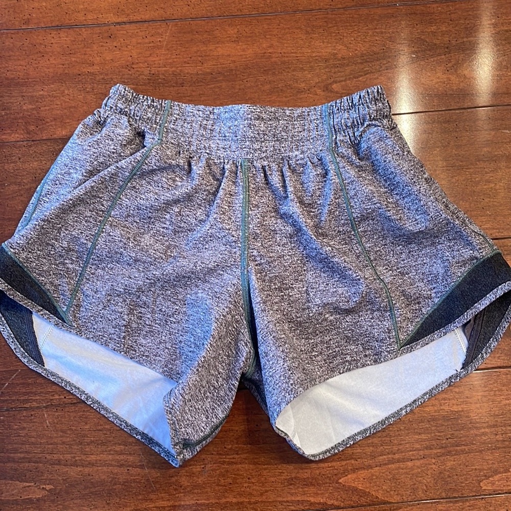 Lululemon Hotty Hot Short II *Long 4” size 4